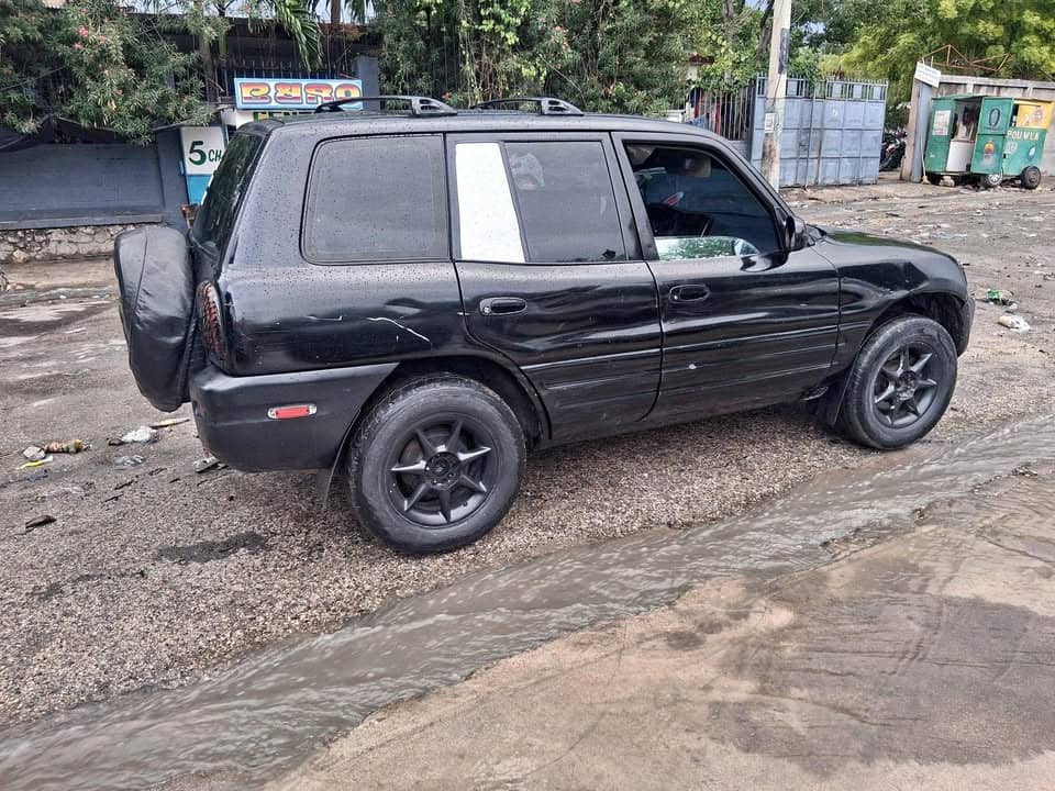 Toyota RAV4 1997 — automatique