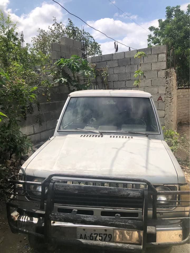 Mitsubishi Montero 1987 — manuel 4x4 essence