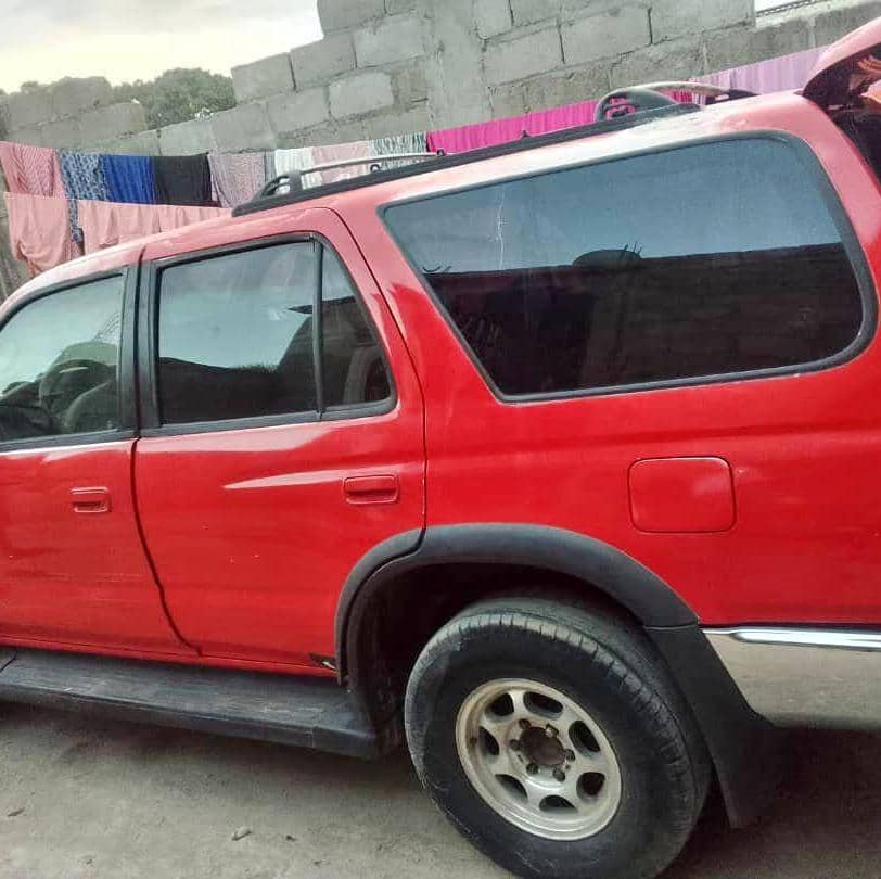 Toyota 4Runner 1998 — 130 000 miles