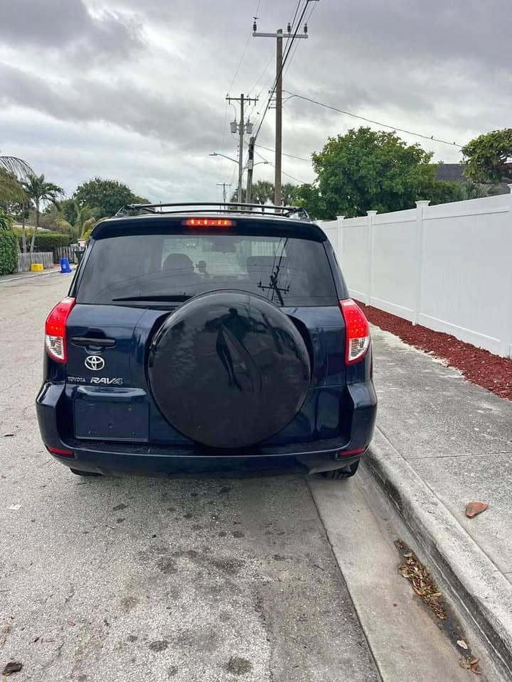 Toyota RAV4 2010 — dédouané