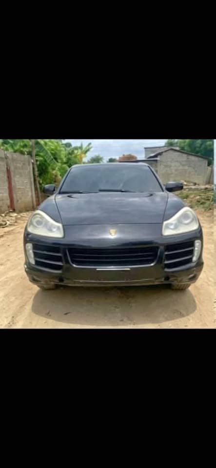 Porsche Cayenne 2009 — 130 000 miles