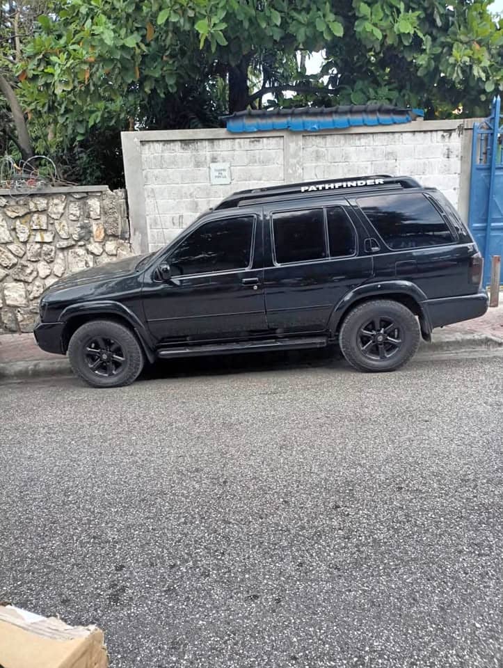 Nissan Pathfinder LE 2004 4x4