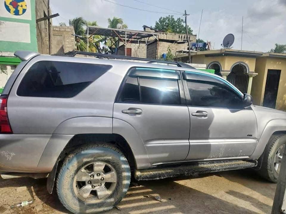 Toyota 4Runner 2004 d’occasion — gris