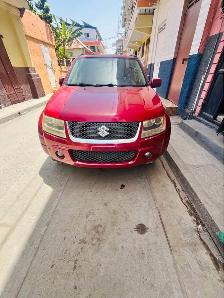 Suzuki Grand Vitara 2012 — 125 000 miles