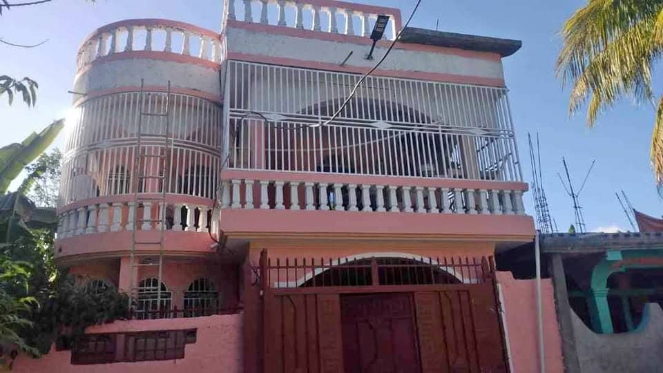 Maison de 4 appartements à vendre — Les Cayes