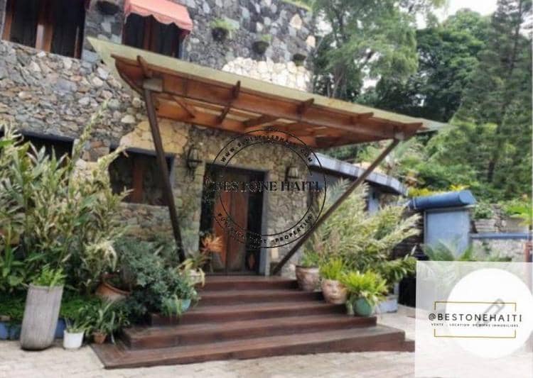 Maison de 4 chambres avec piscine — Pèlerin, Pétion-Ville