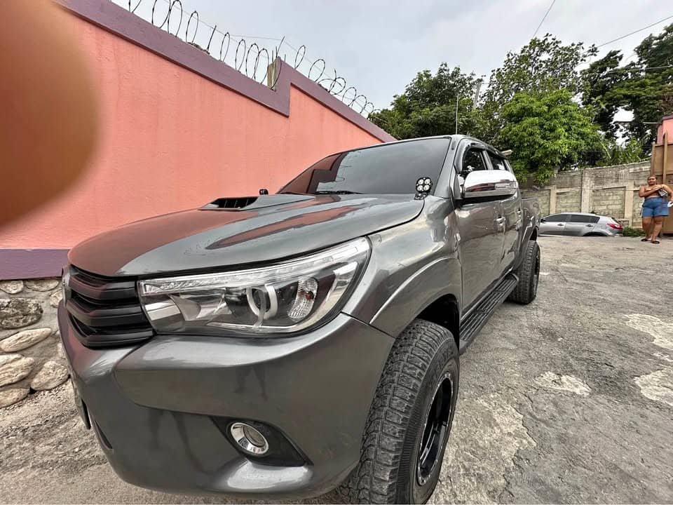 Toyota Hilux Custom 2018 — automatique, diesel, 4x4