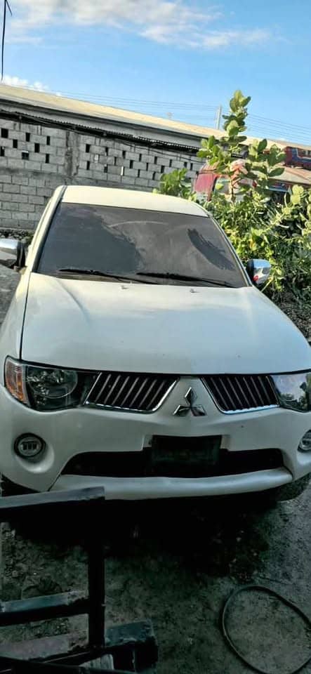 Pick-up Mitsubishi 2010 diesel automatique 4x4